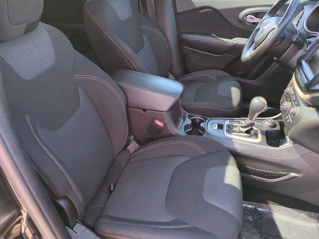 Thumbnail: 2016 Jeep Cherokee - 30