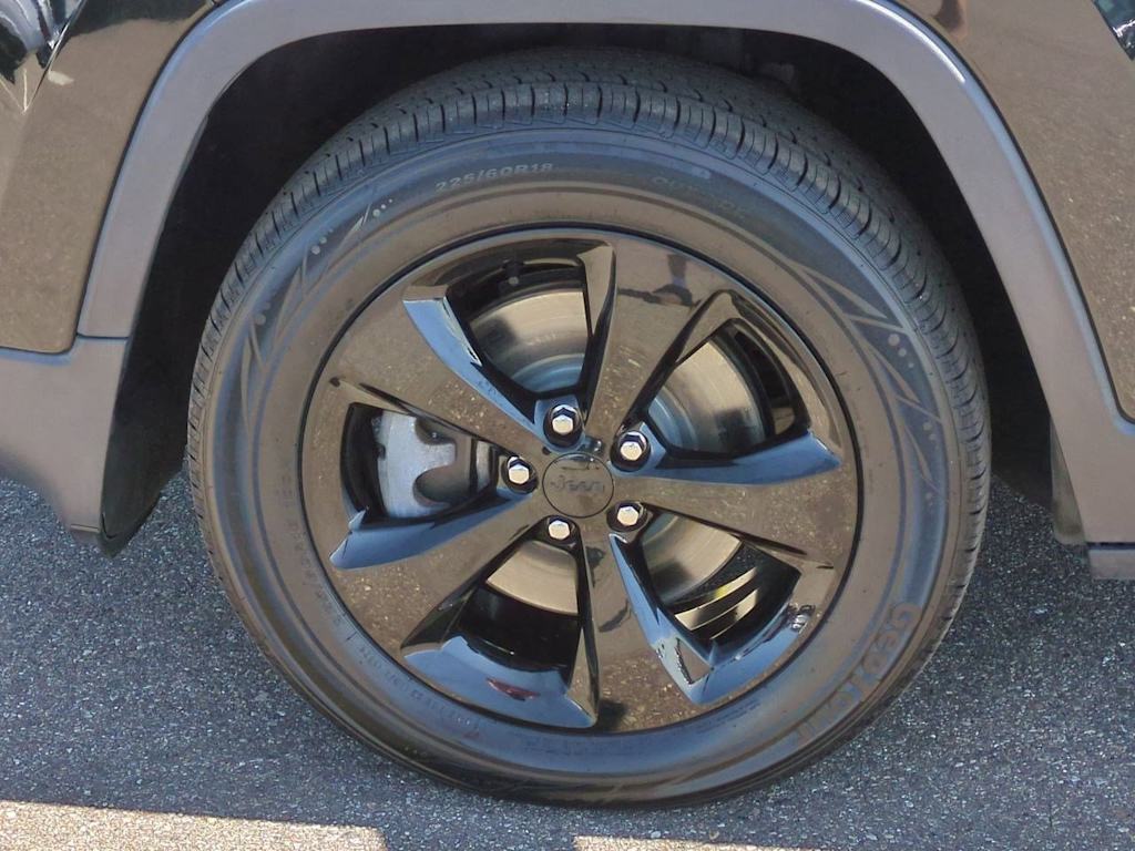Thumbnail: 2016 Jeep Cherokee - 8