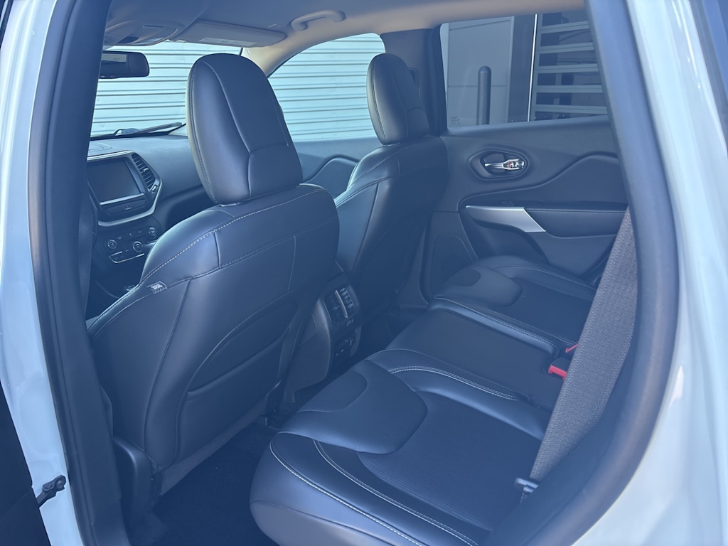 Thumbnail: 2018 Jeep Cherokee - 23