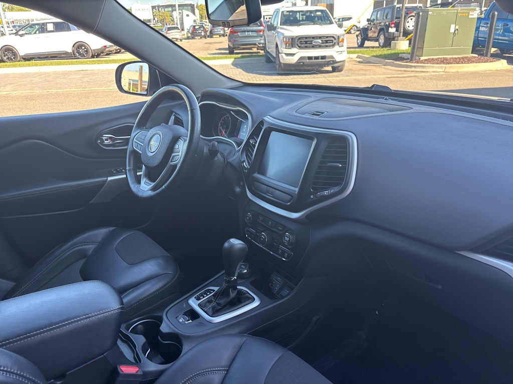 Thumbnail: 2018 Jeep Cherokee - 8