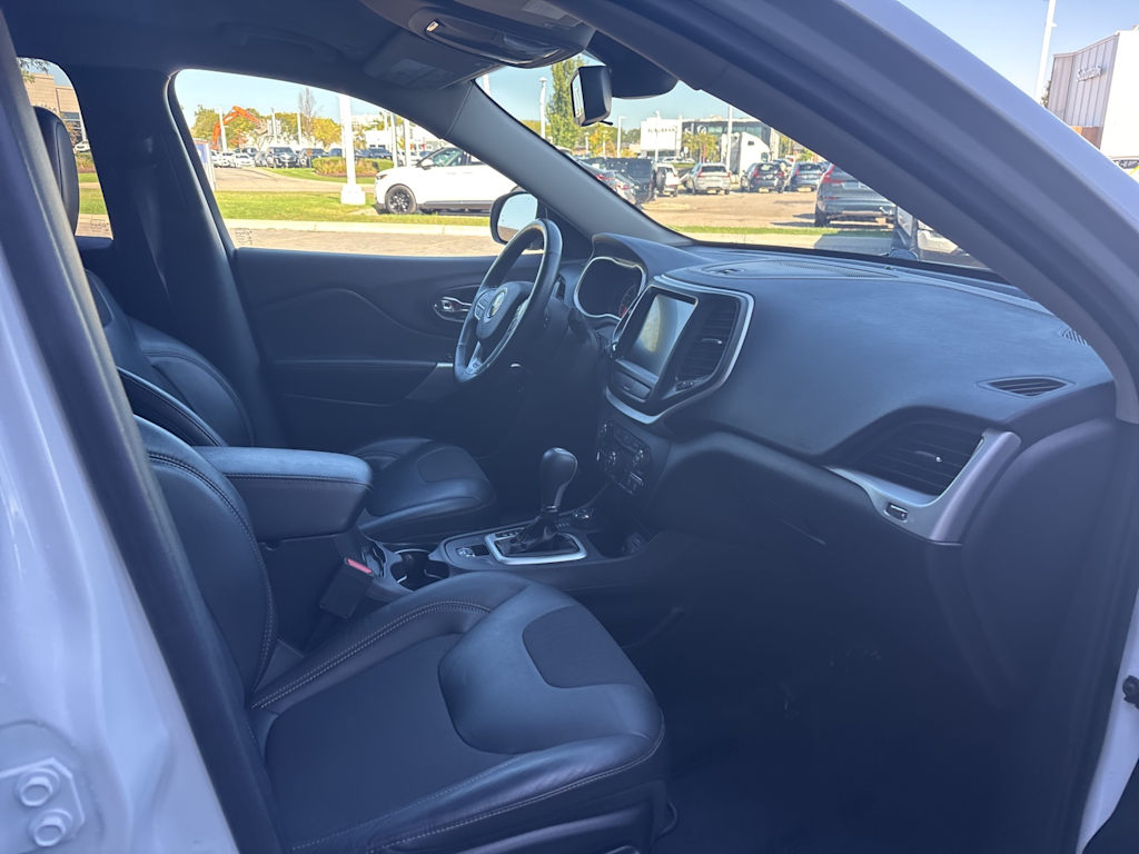 Thumbnail: 2018 Jeep Cherokee - 9