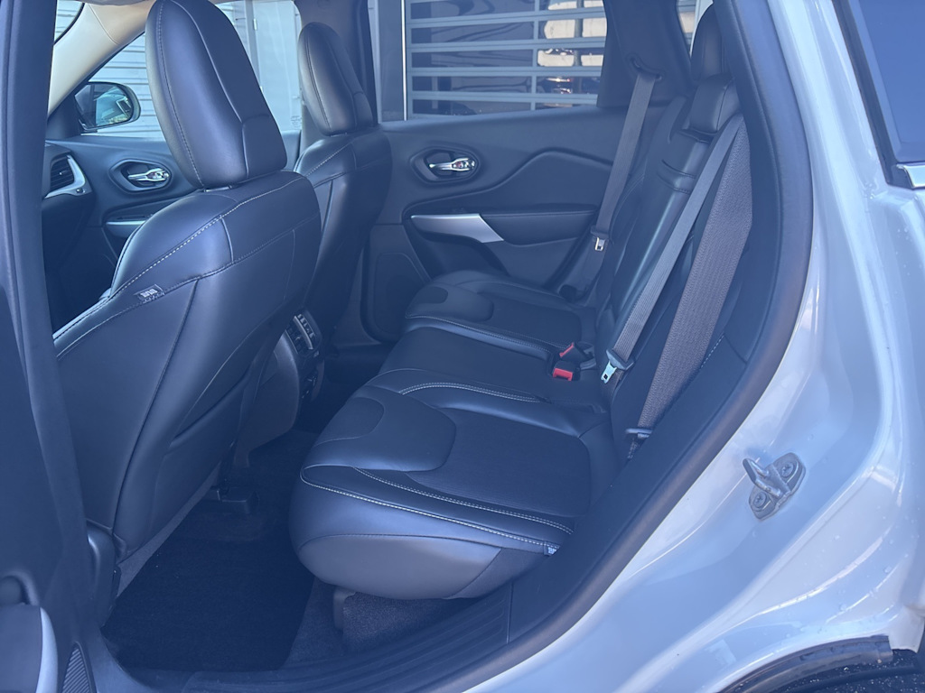 Thumbnail: 2018 Jeep Cherokee - 10