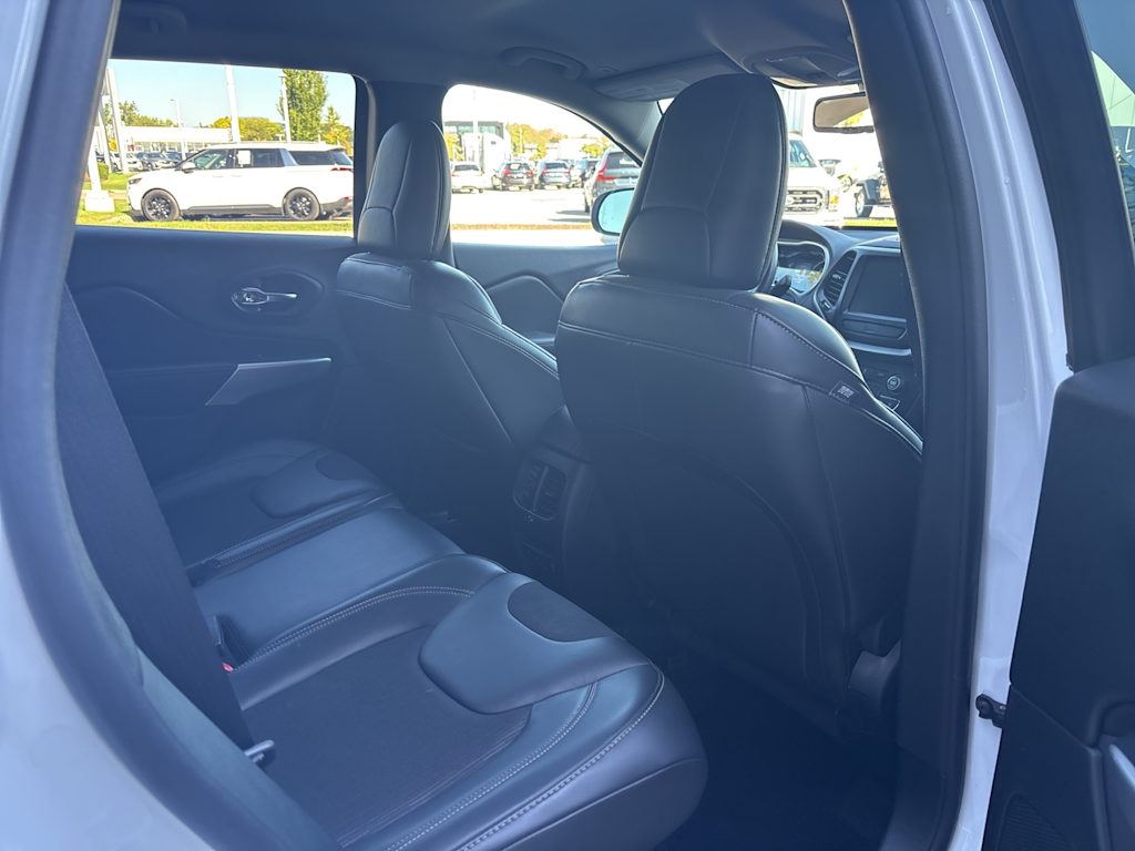 Thumbnail: 2018 Jeep Cherokee - 25