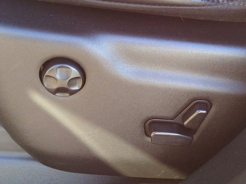 Thumbnail: 2016 Jeep Grand Cherokee - 25