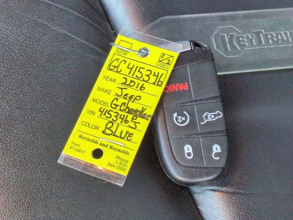 Thumbnail: 2016 Jeep Grand Cherokee - 18