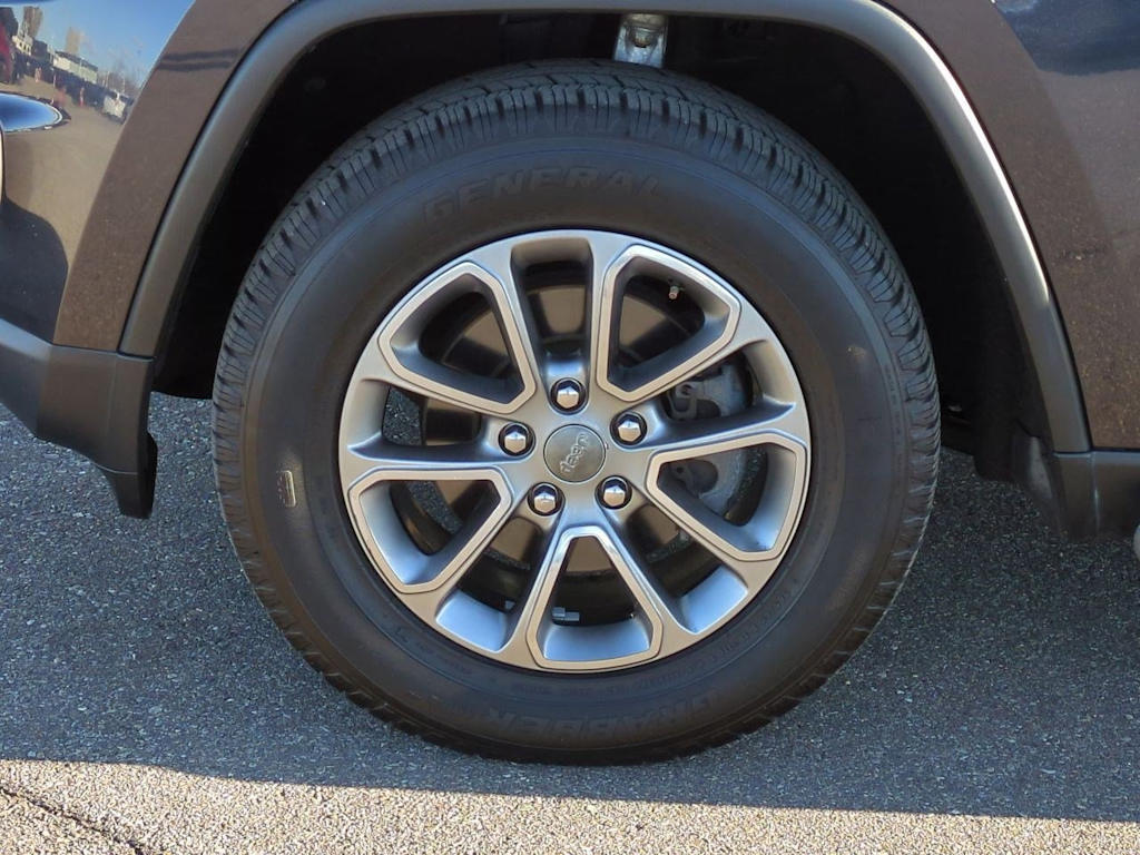 Thumbnail: 2016 Jeep Grand Cherokee - 8