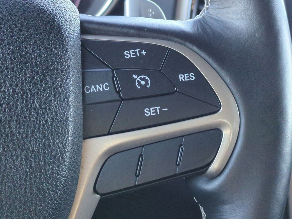 Thumbnail: 2016 Jeep Grand Cherokee - 31