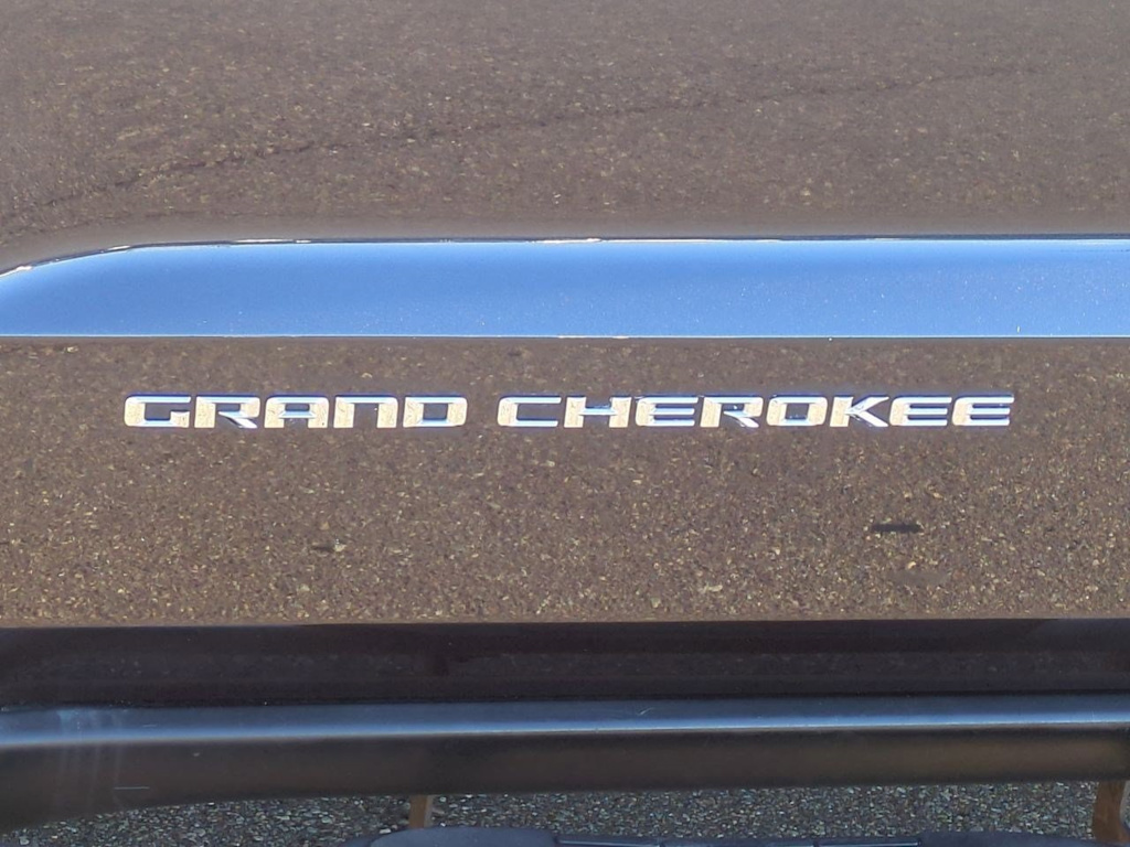 Thumbnail: 2016 Jeep Grand Cherokee - 24