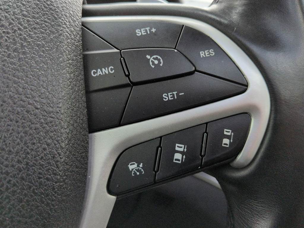 Thumbnail: 2018 Jeep Grand Cherokee - 32