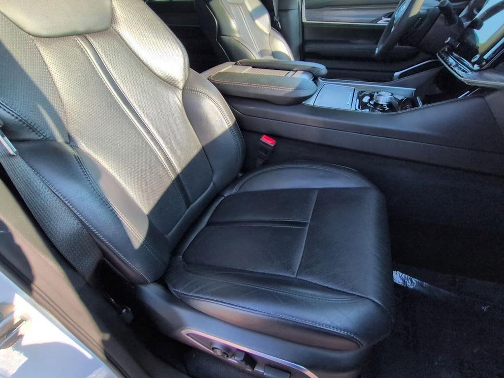 Thumbnail: 2024 Jeep Wagoneer - 28