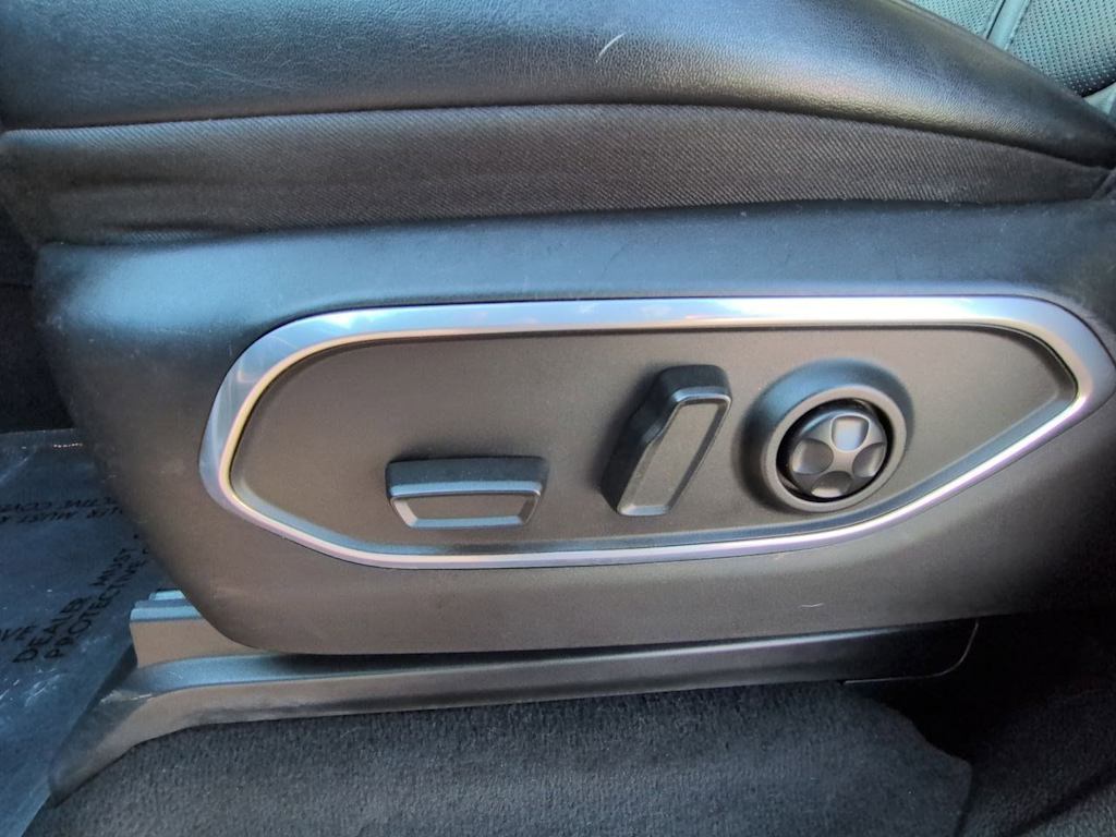 Thumbnail: 2024 Jeep Wagoneer - 25