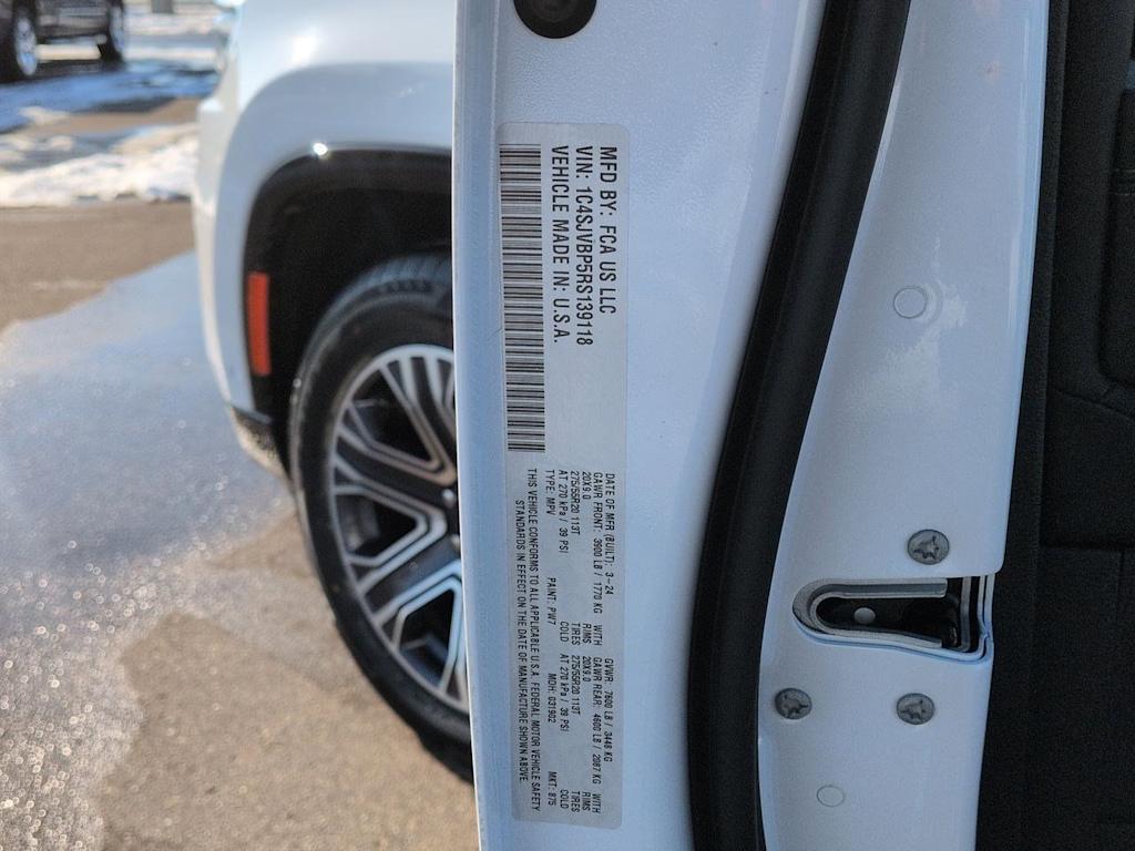 Thumbnail: 2024 Jeep Wagoneer - 18