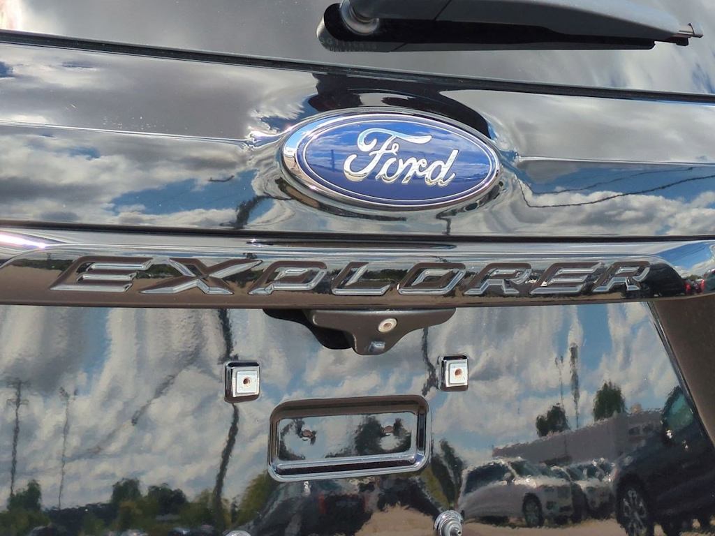 Thumbnail: 2016 Ford Explorer - 24