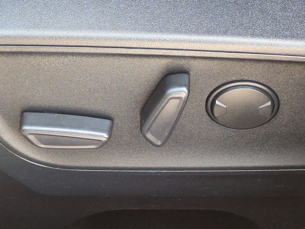 2020 Ford Escape SE 23