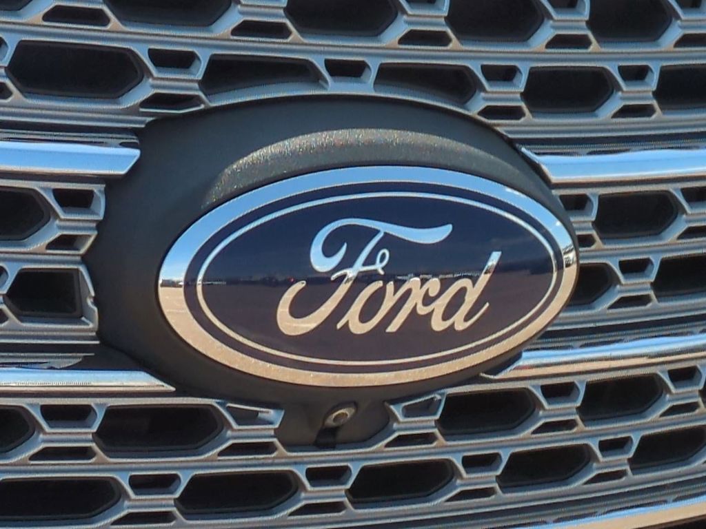 Thumbnail: 2020 Ford Explorer - 7