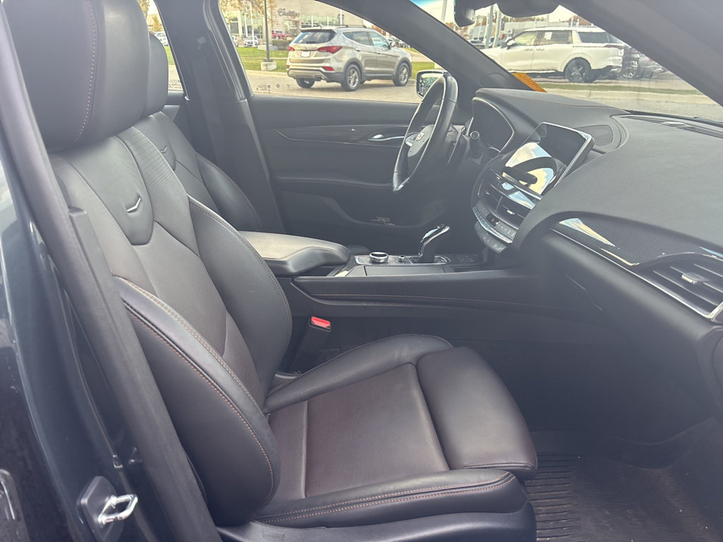 Thumbnail: 2022 Cadillac CT5 - 10