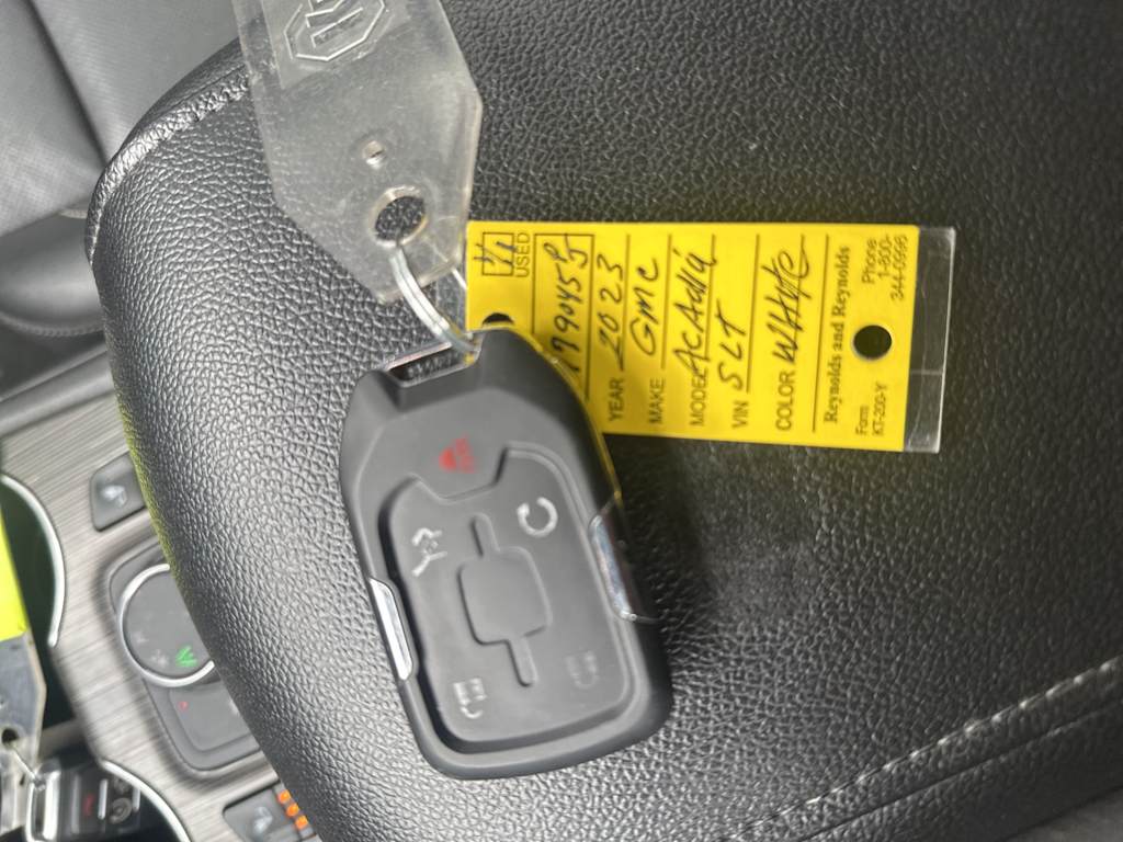 Thumbnail: 2023 GMC Acadia - 14