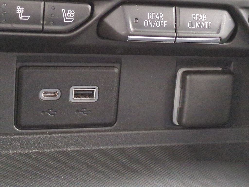 2022 GMC Yukon XL AT4 36