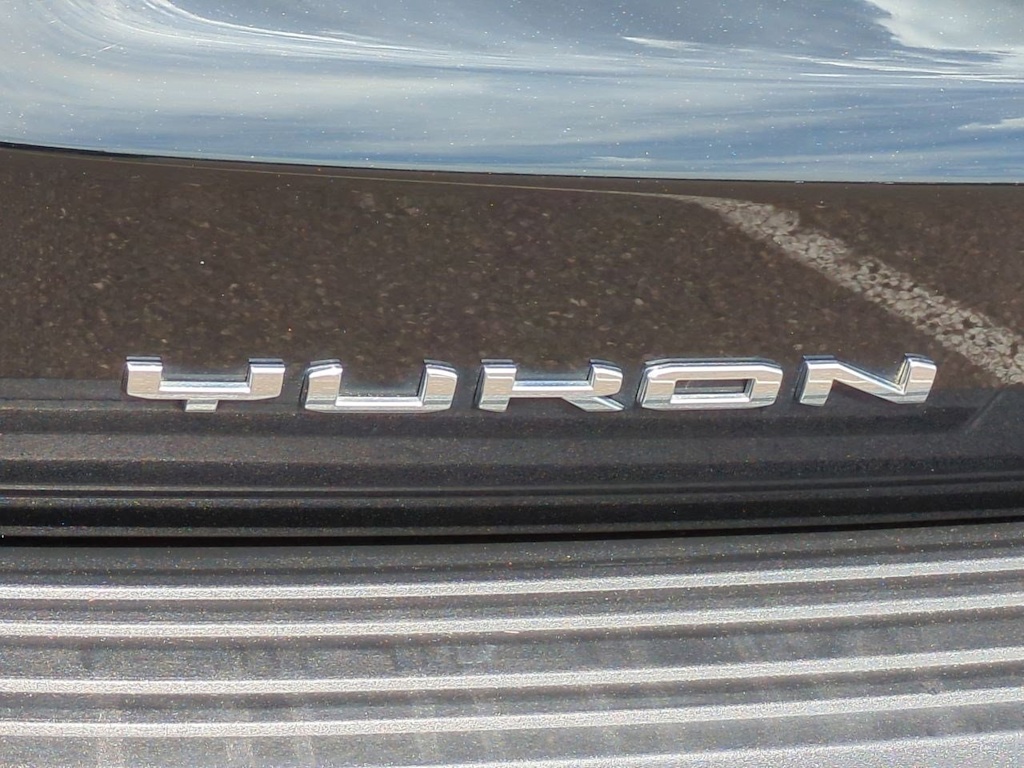 2022 GMC Yukon XL AT4 24