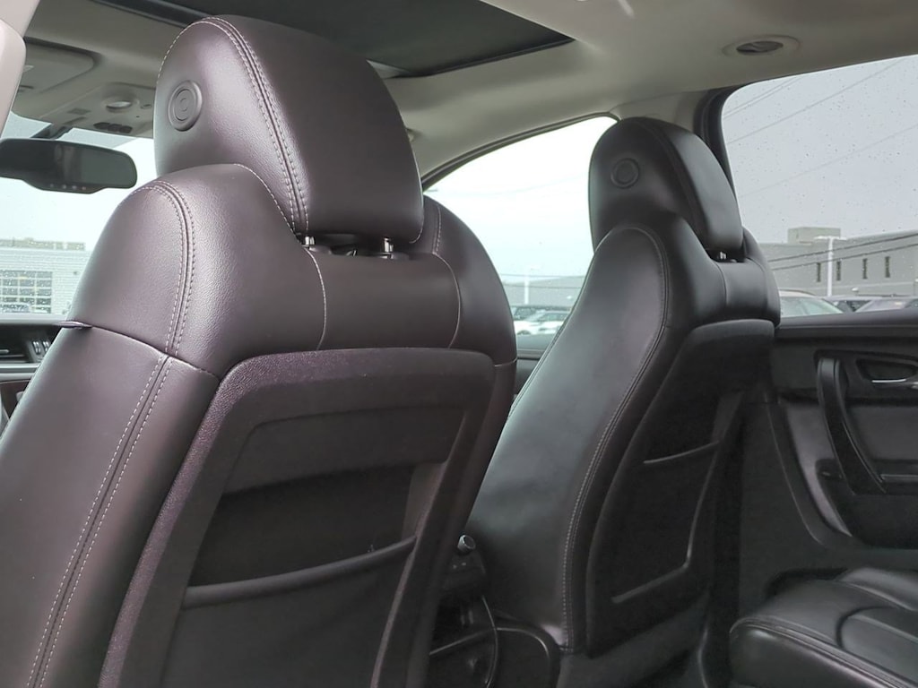 2017 Chevrolet Traverse LT 13