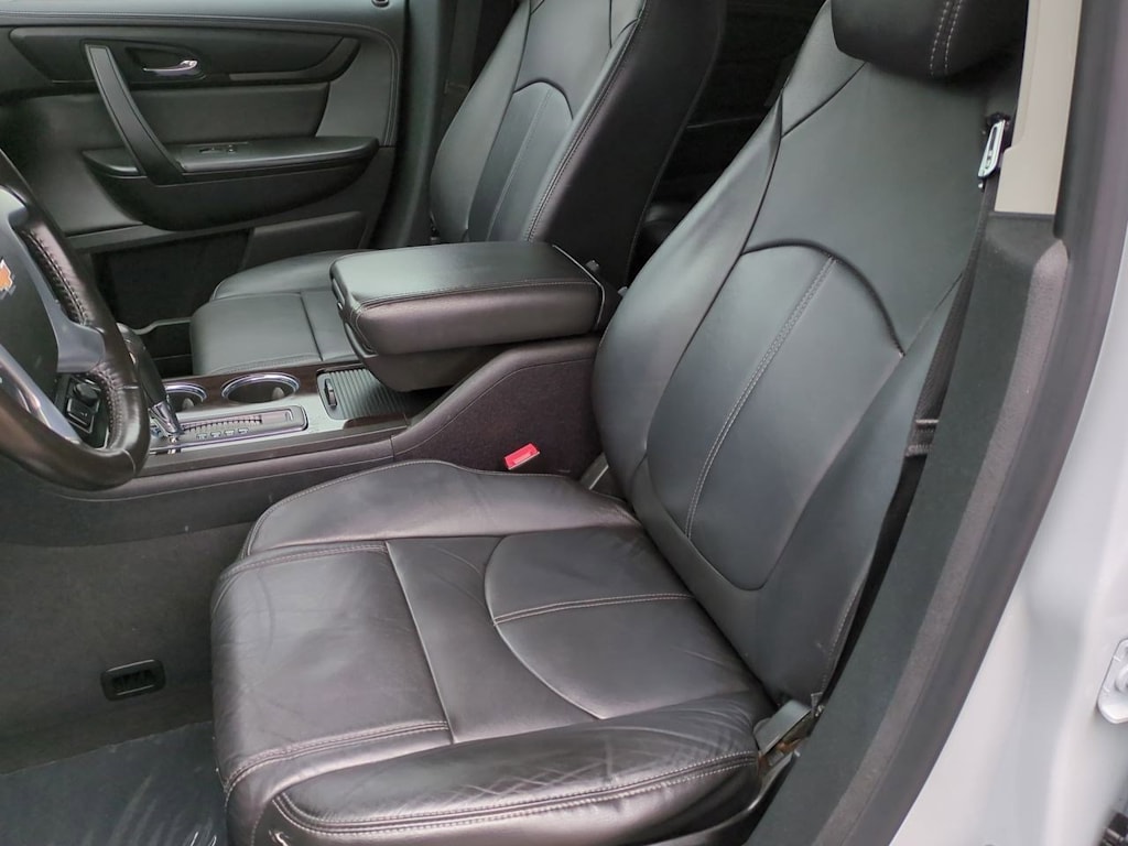 2017 Chevrolet Traverse LT 11