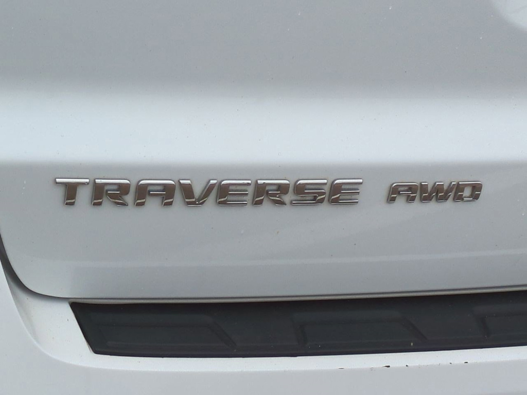 2017 Chevrolet Traverse LT 25