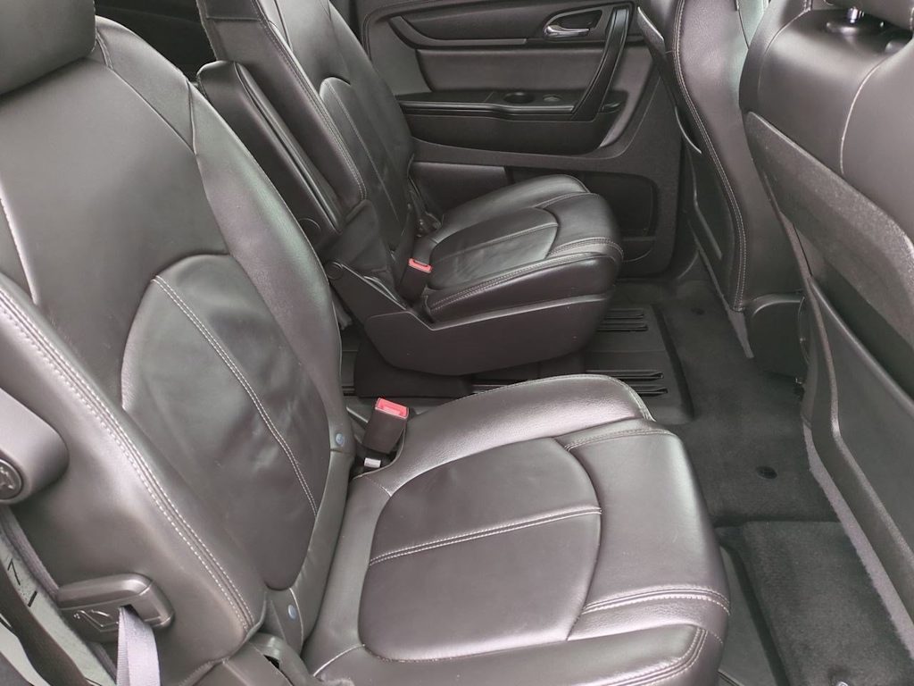 2017 Chevrolet Traverse LT 29