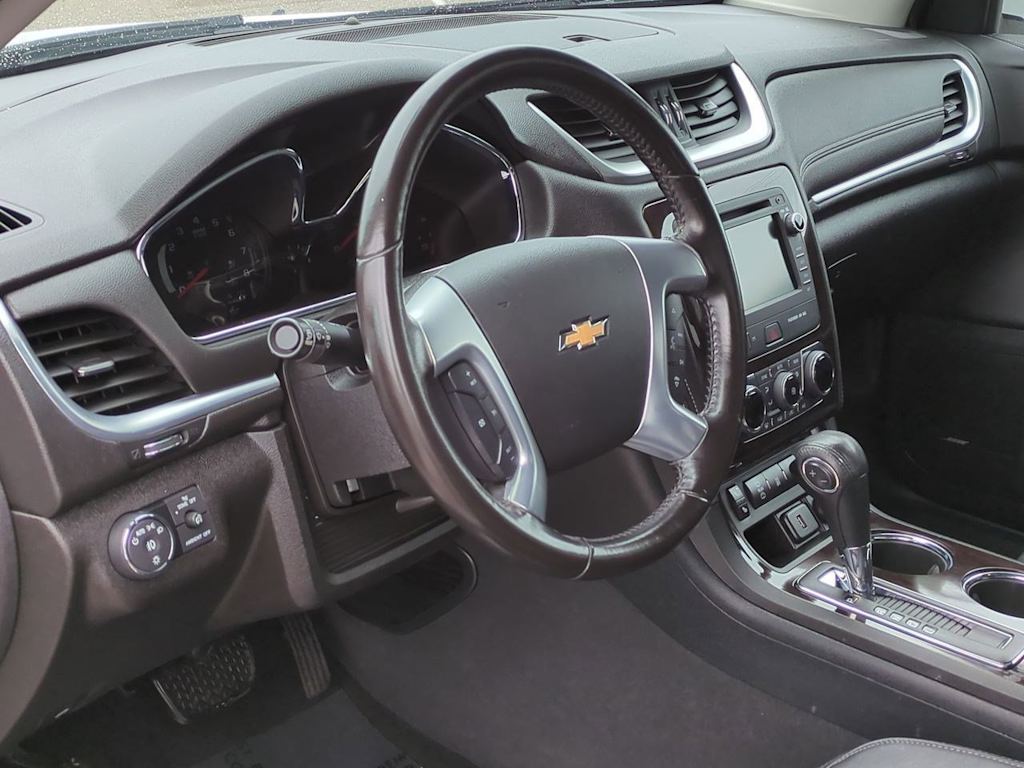 2017 Chevrolet Traverse LT 2