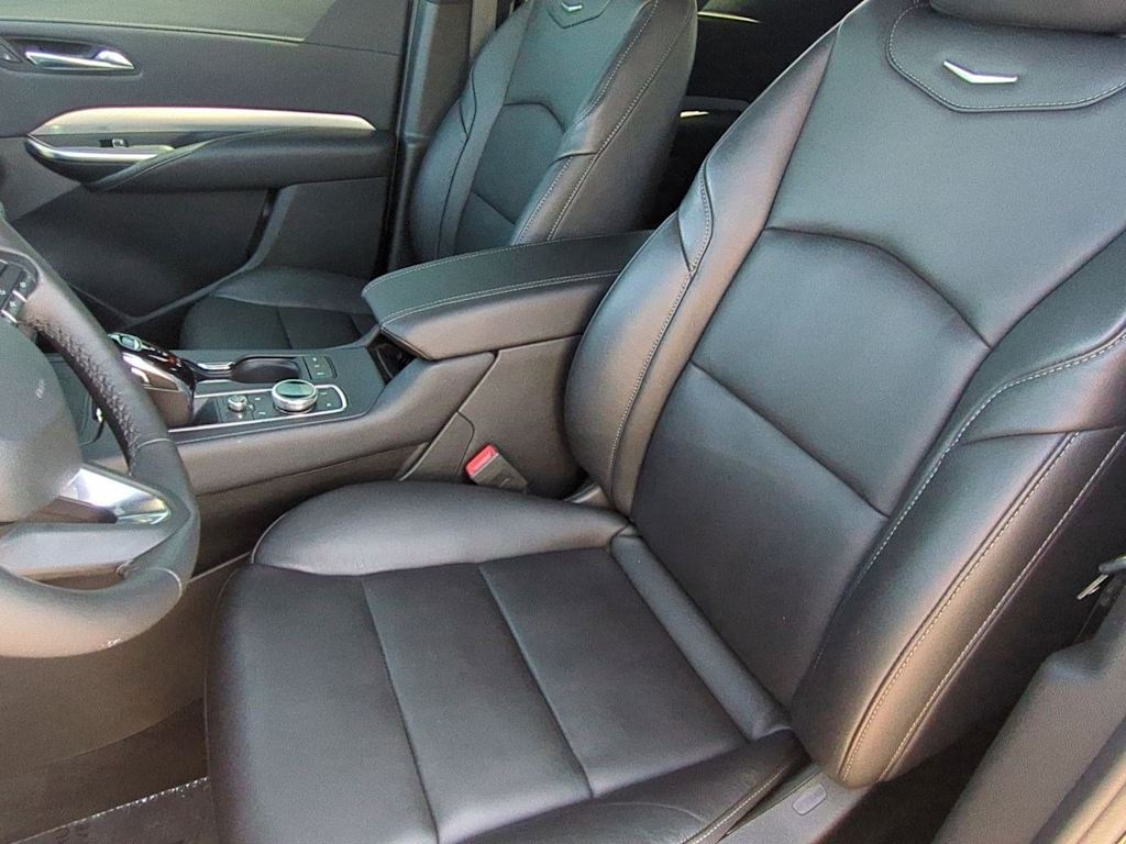 Thumbnail: 2023 Cadillac XT4 - 10