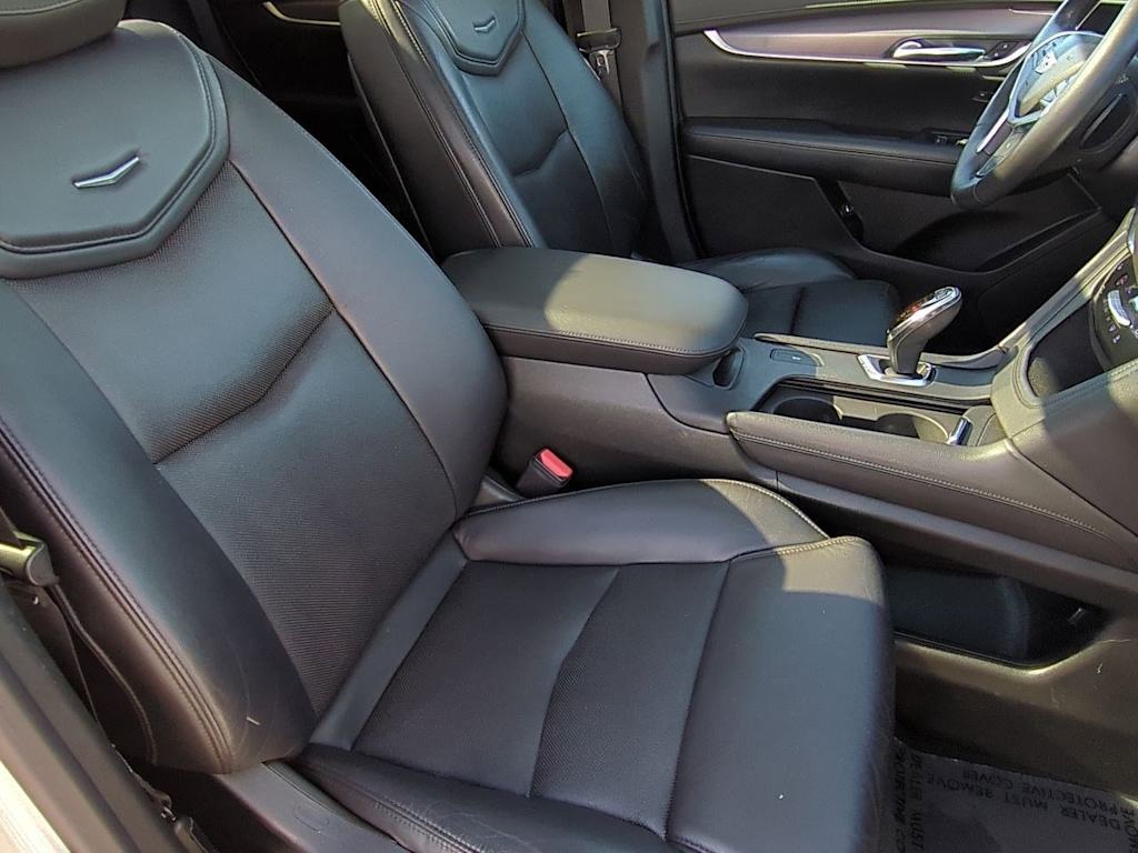 Thumbnail: 2017 Cadillac XT5 - 11