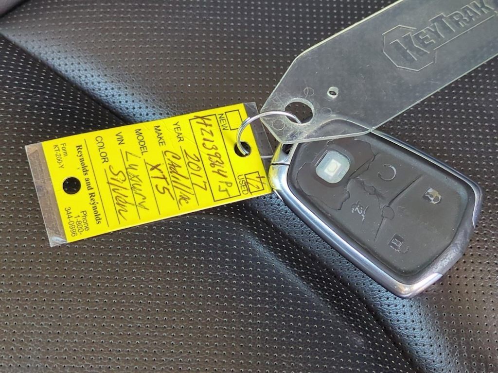 Thumbnail: 2017 Cadillac XT5 - 17