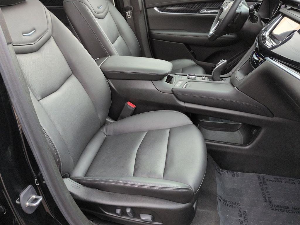 Thumbnail: 2023 Cadillac XT6 - 11