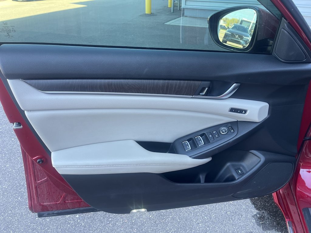 Thumbnail: 2018 Honda Accord - 25