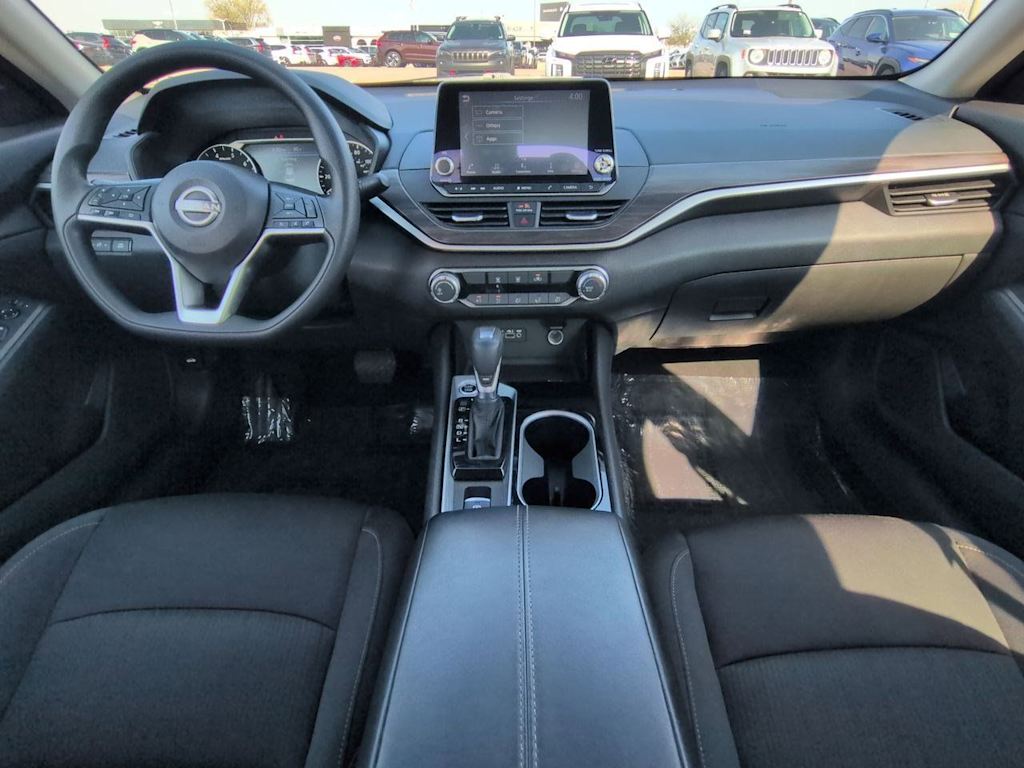 Thumbnail: 2024 Nissan Altima - 10