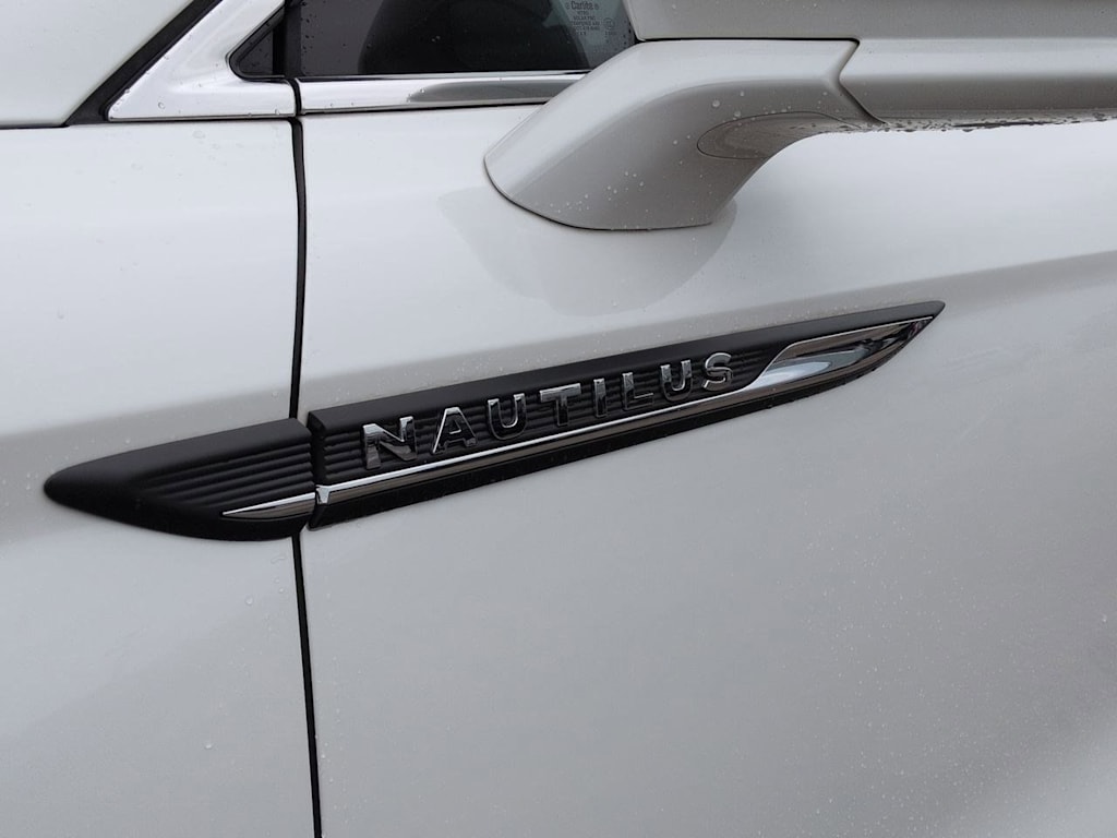 Thumbnail: 2023 Lincoln Nautilus - 6