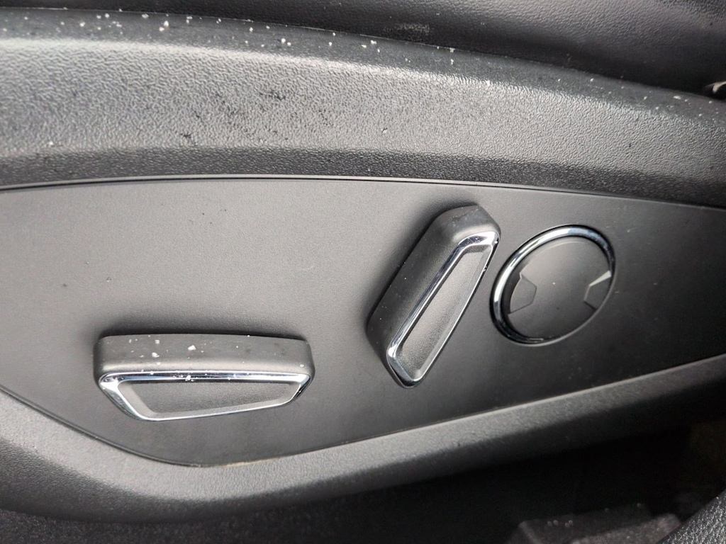 Thumbnail: 2019 Lincoln Nautilus - 25