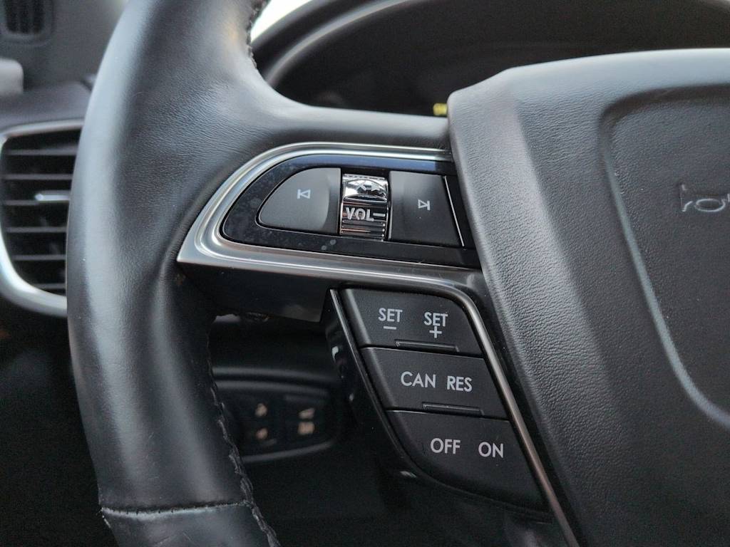 Thumbnail: 2019 Lincoln Nautilus - 30