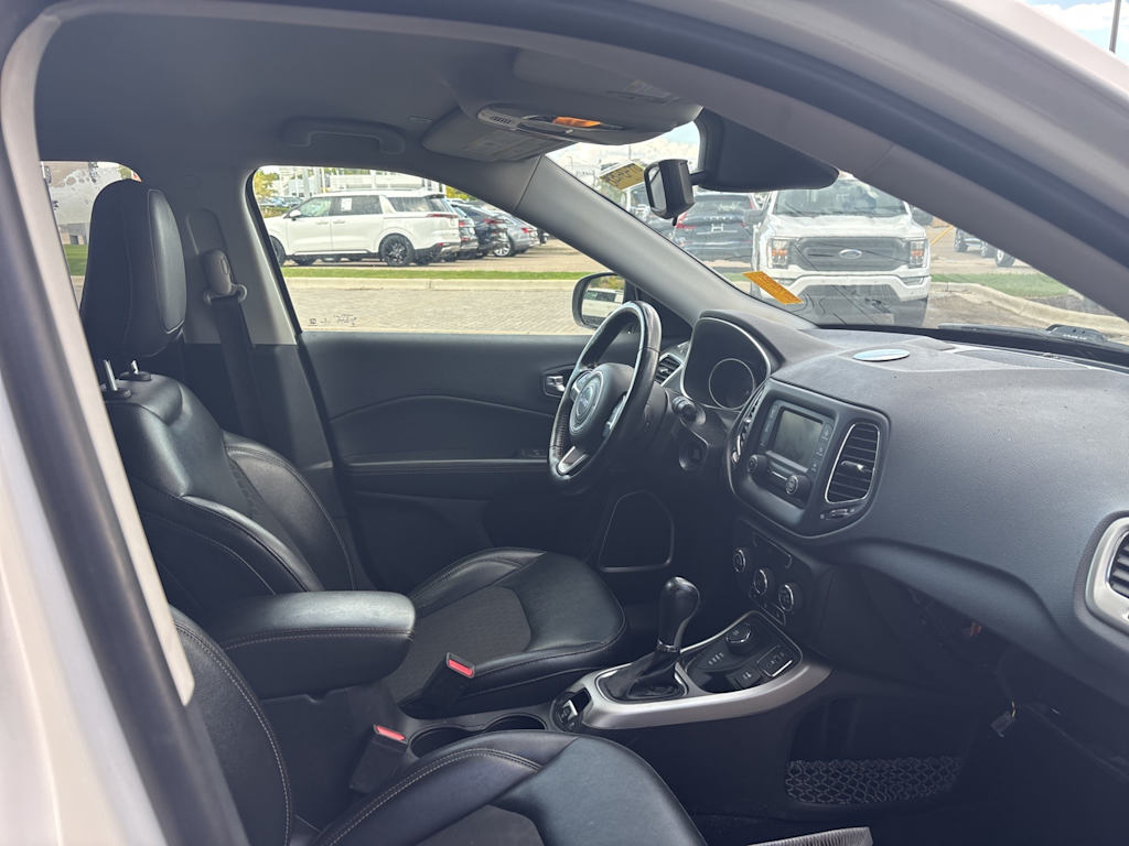Thumbnail: 2018 Jeep Compass - 9