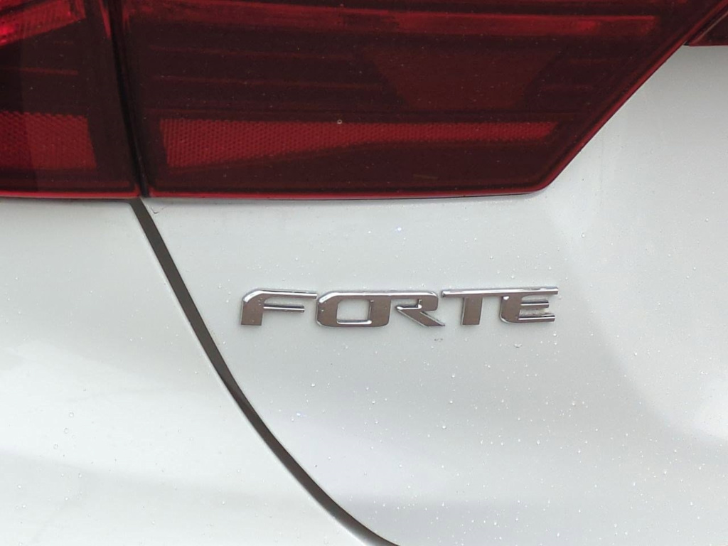Thumbnail: 2021 Kia Forte - 24