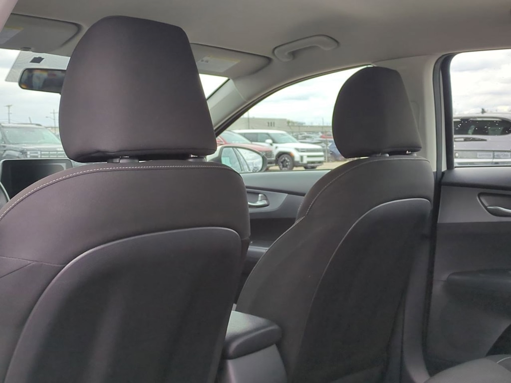 Thumbnail: 2021 Kia Forte - 11