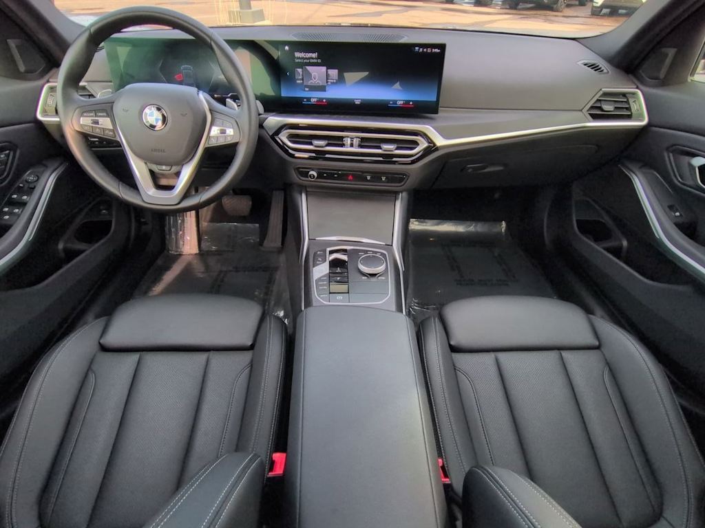 Thumbnail: 2024 BMW 3 Series - 10