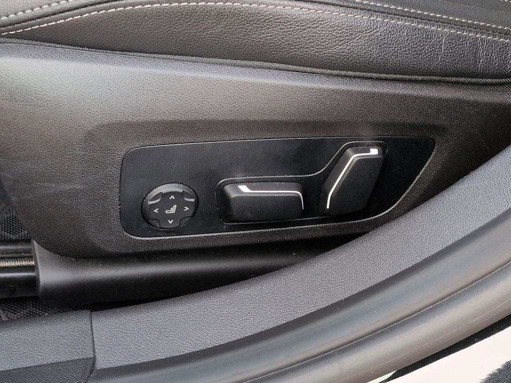 Thumbnail: 2024 BMW 3 Series - 26