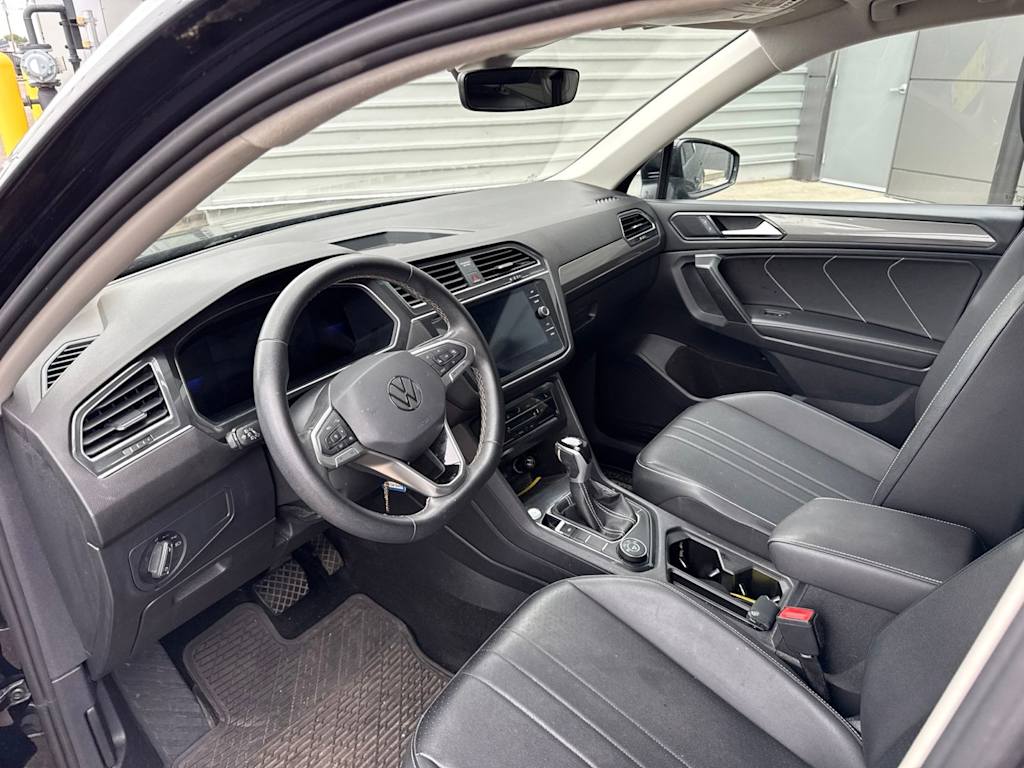 Thumbnail: 2023 Volkswagen Tiguan - 2
