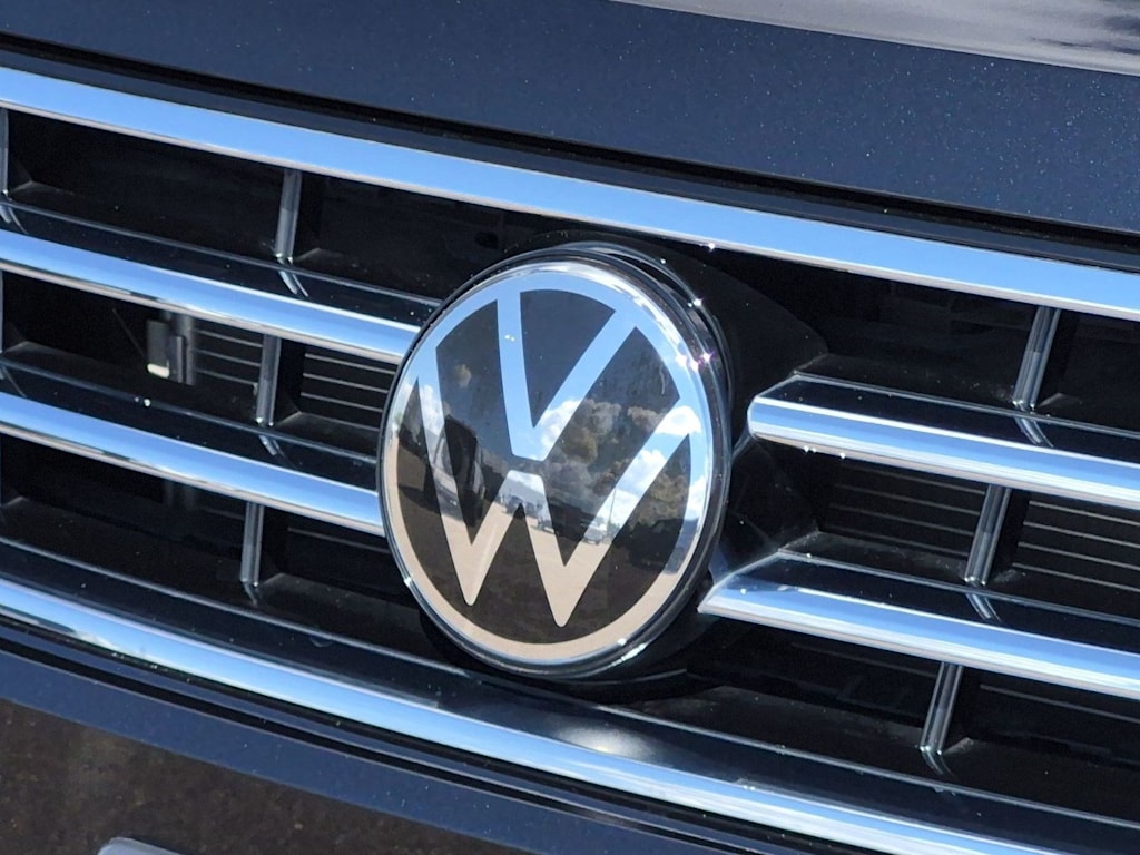 Thumbnail: 2023 Volkswagen Tiguan - 7