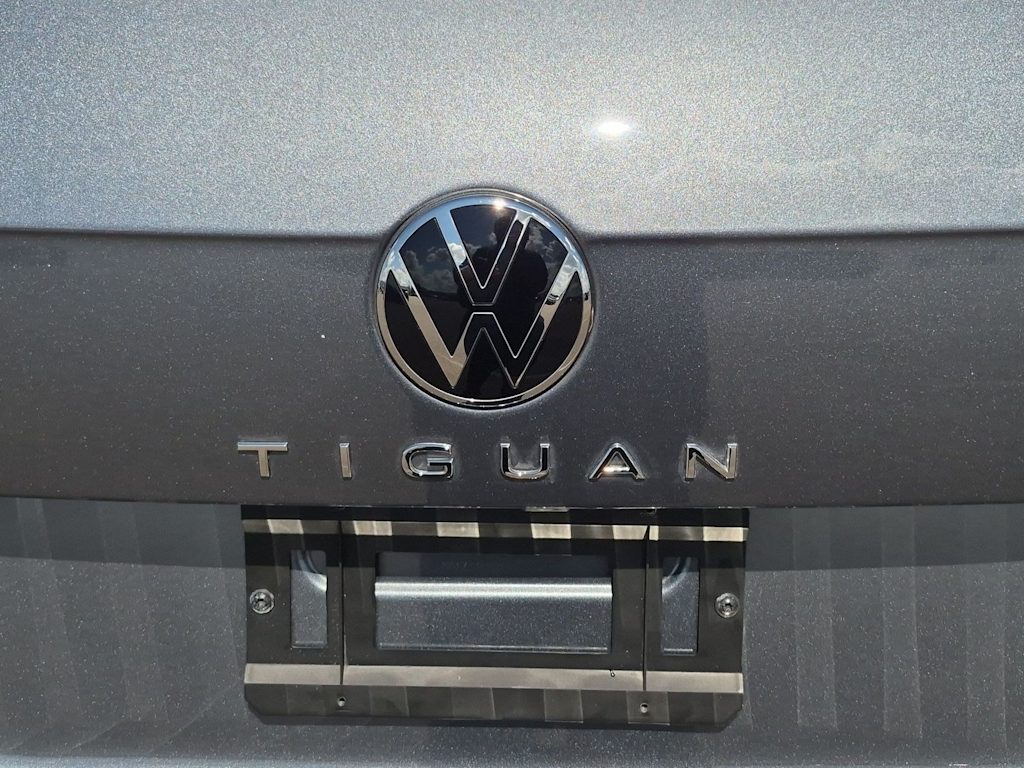 Thumbnail: 2023 Volkswagen Tiguan - 24