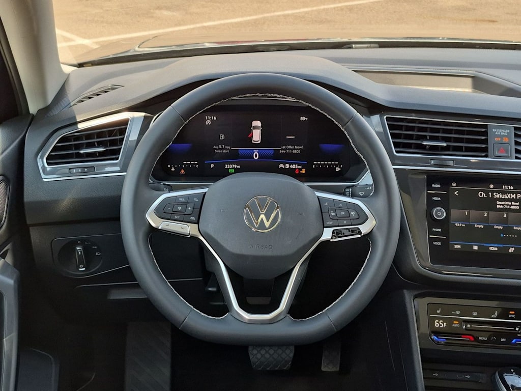 Thumbnail: 2023 Volkswagen Tiguan - 14
