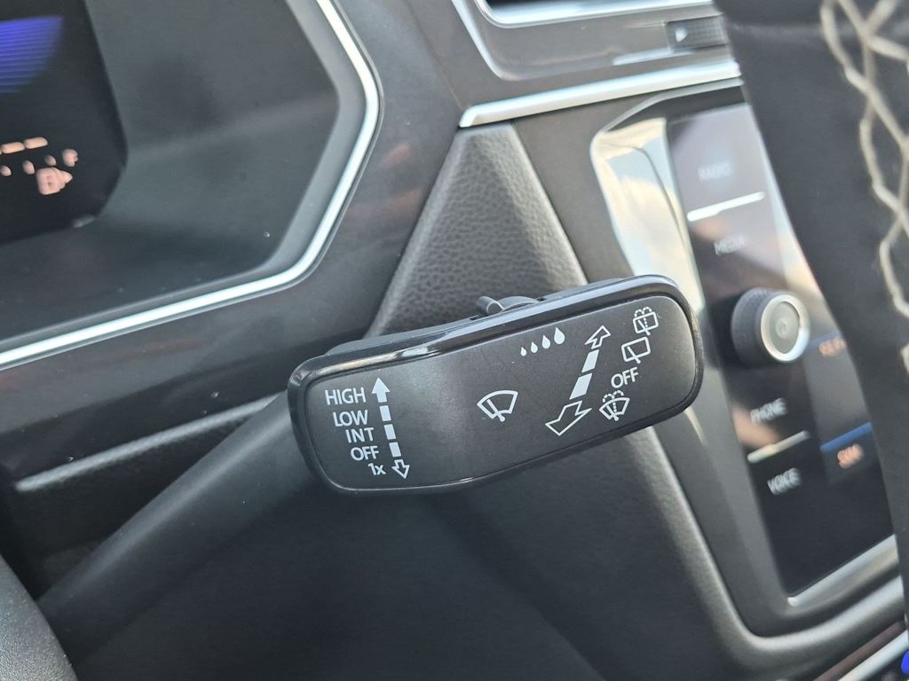 Thumbnail: 2023 Volkswagen Tiguan - 30