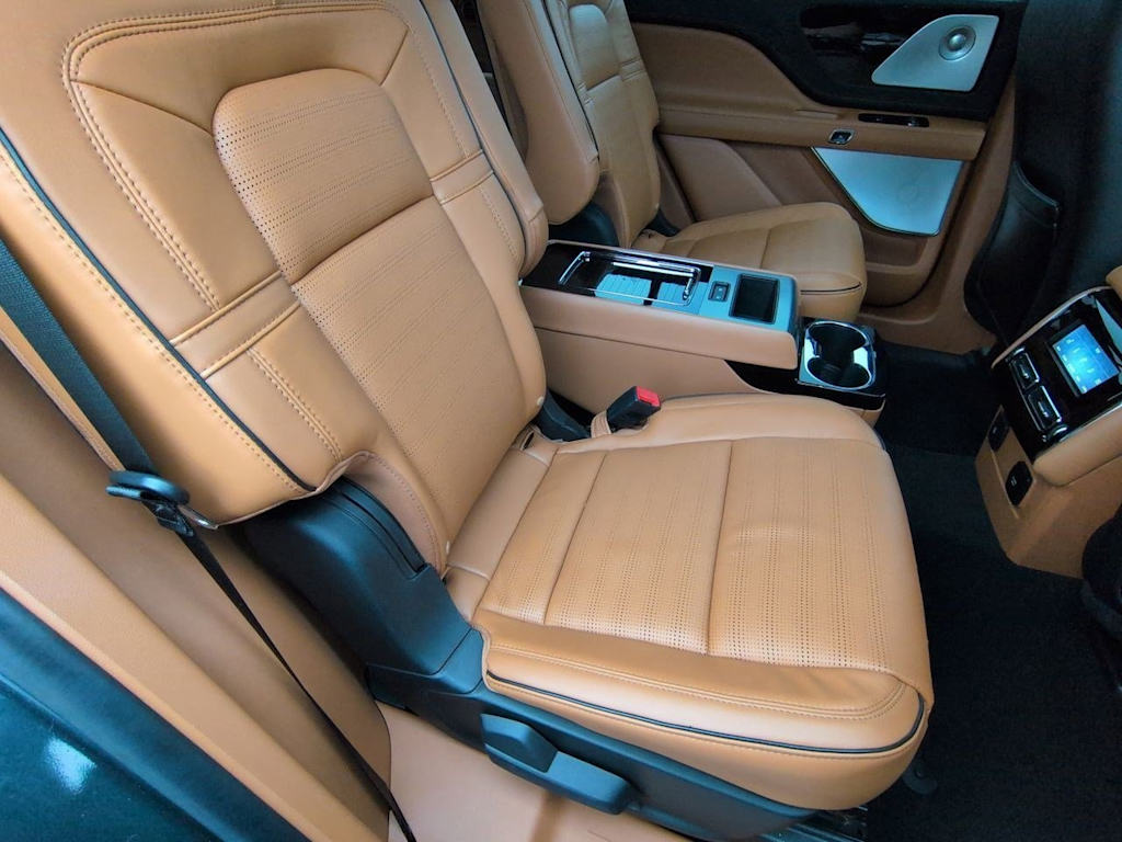 Thumbnail: 2022 Lincoln Aviator - 28