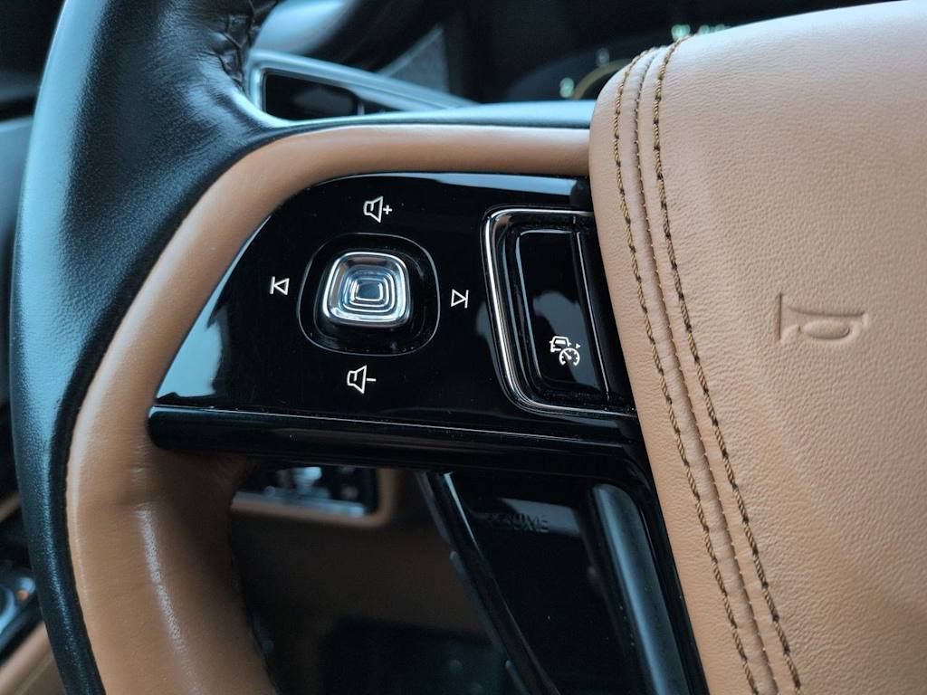 Thumbnail: 2022 Lincoln Aviator - 31