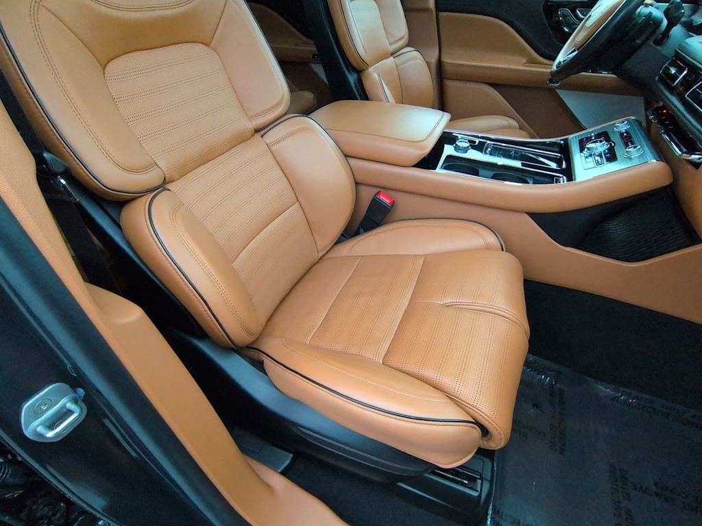 Thumbnail: 2022 Lincoln Aviator - 30